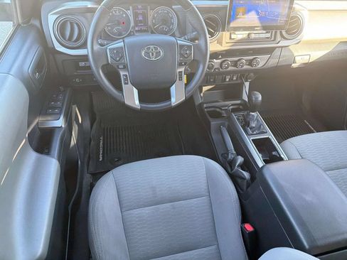 Used 2019 Toyota Tacoma SR5 AWD/4WD image 9
