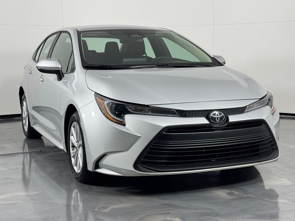 Used 2024 Toyota Corolla LE w/ LE Convenience Package FWD image 3