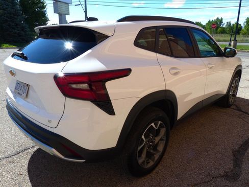Used 2025 Chevrolet Trax LT image 9