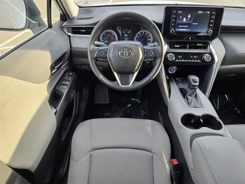 Used 2021 Toyota Venza image 12
