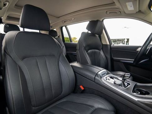 Used 2022 BMW X7 xDrive40i w/ Premium Package image 17