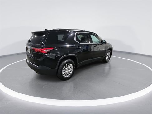 Used 2023 Chevrolet Traverse LT image 8