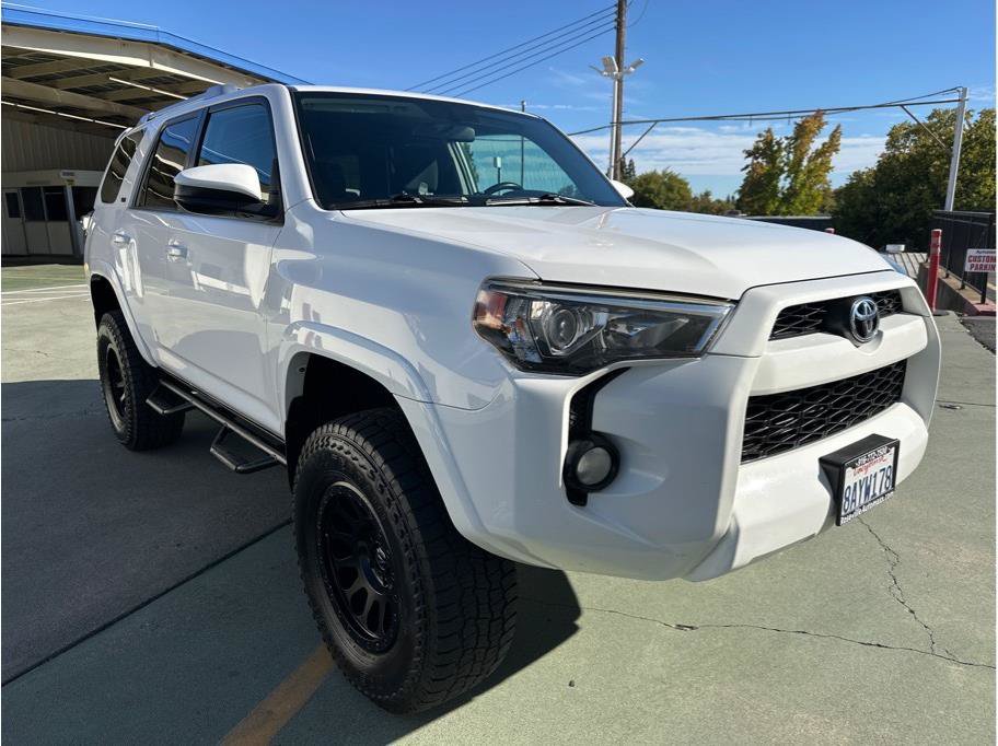 Used 2015 Toyota 4Runner SR5 AWD/4WD image 5