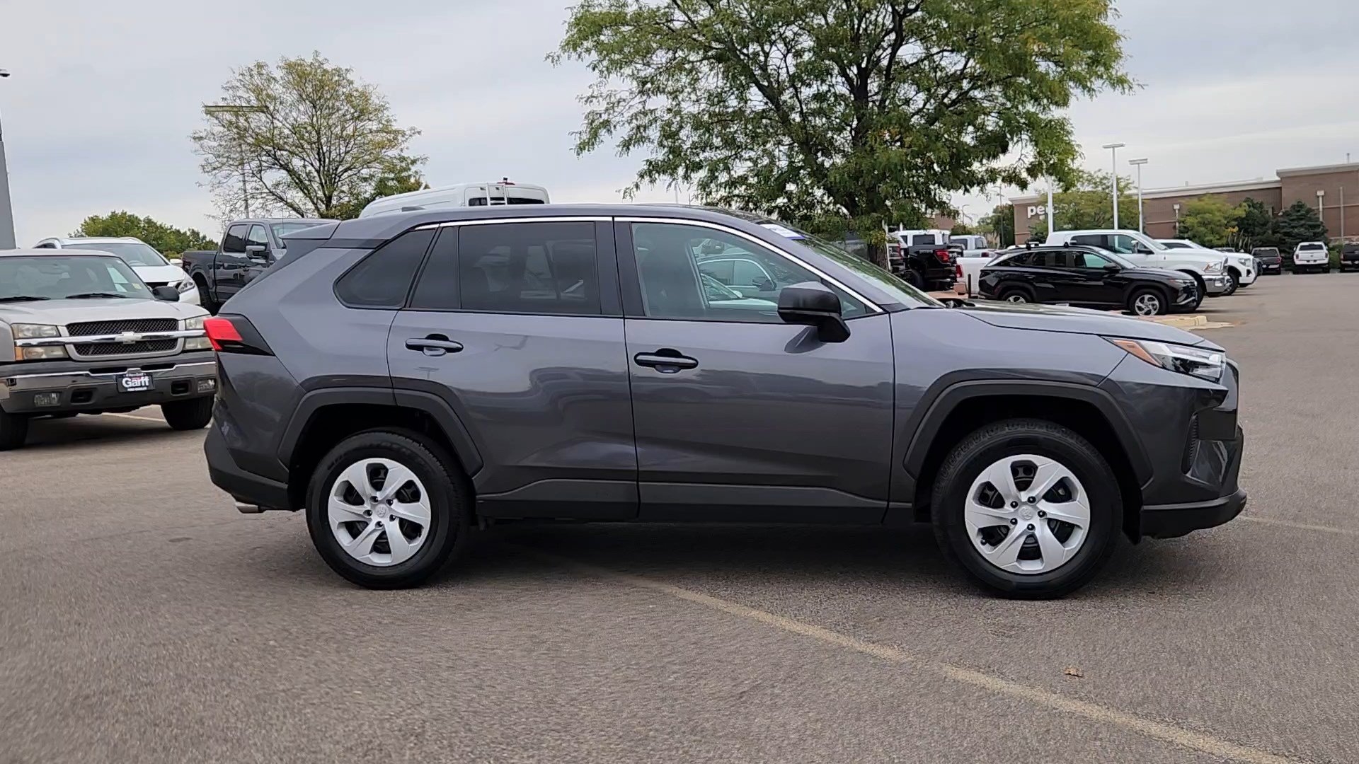 Used 2025 Toyota RAV4 LE AWD/4WD image 11