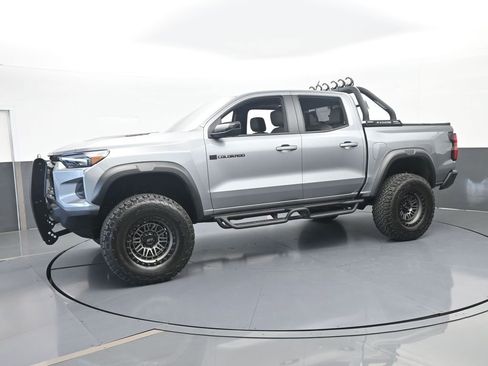 Used 2025 Chevrolet Colorado ZR2 w/ Technology Package AWD/4WD image 2