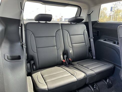 Used 2023 GMC Acadia SLT w/ Technology Package image 12