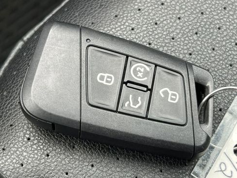 Used 2023 Volkswagen Tiguan SE R-Line AWD/4WD image 31
