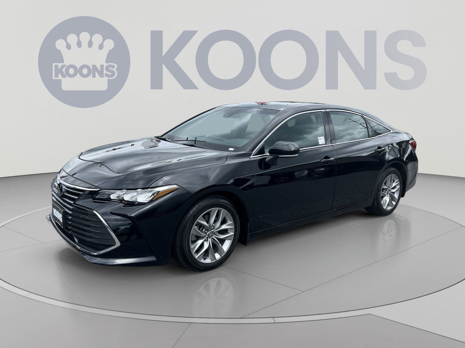 Used 2021 Toyota Avalon XLE w/ Moonroof Package FWD image 1