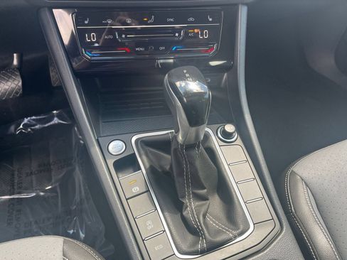 Used 2025 Volkswagen Jetta SE FWD image 42