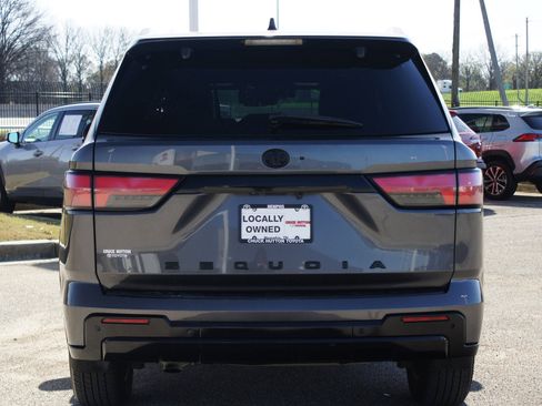 Used 2024 Toyota Sequoia Platinum image 3