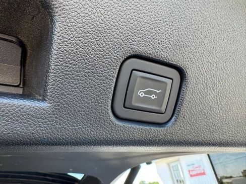Used 2026 GMC Acadia Elevation w/ Elevation Premium Package FWD image 25