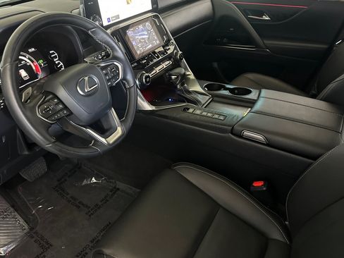 Certified 2024 Lexus LX 600 4WD w/ Appearance Package image 4