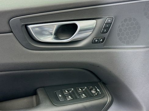 Used 2025 Volvo XC60 B5 Core image 15