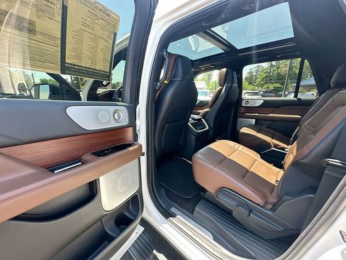 Used 2022 Lincoln Navigator L Reserve AWD/4WD image 17