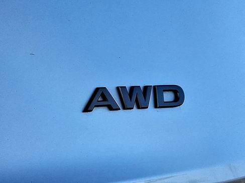 Used 2024 Nissan Rogue S image 31