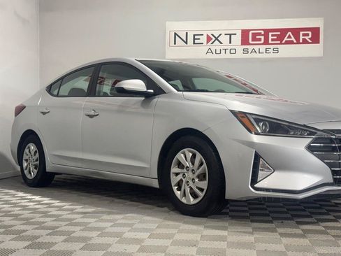 Used 2019 Hyundai Elantra SE w/ Cargo Package FWD image 3