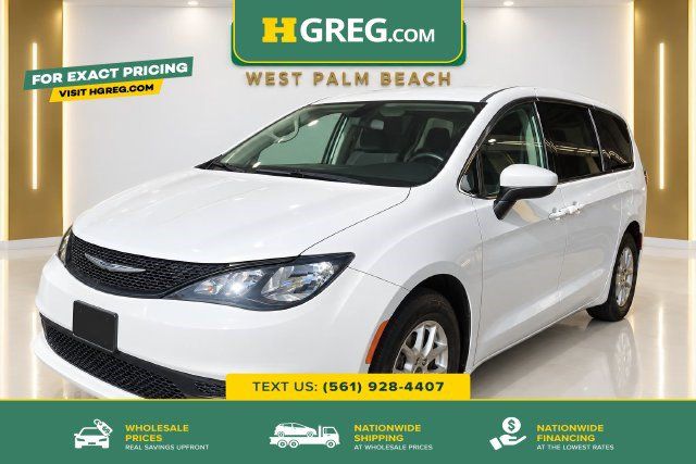 Used 2022 Chrysler Voyager LX FWD image 1
