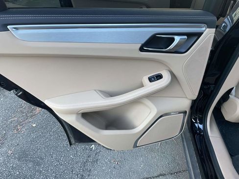 Used 2022 Porsche Macan S image 19
