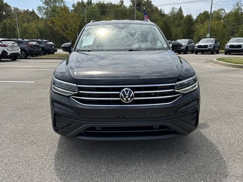 Used 2023 Volkswagen Tiguan SE FWD image 8