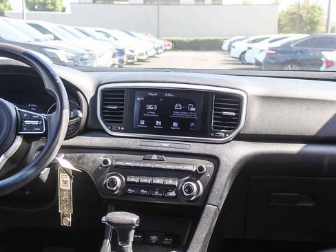 Used 2020 Kia Sportage LX AWD/4WD image 18