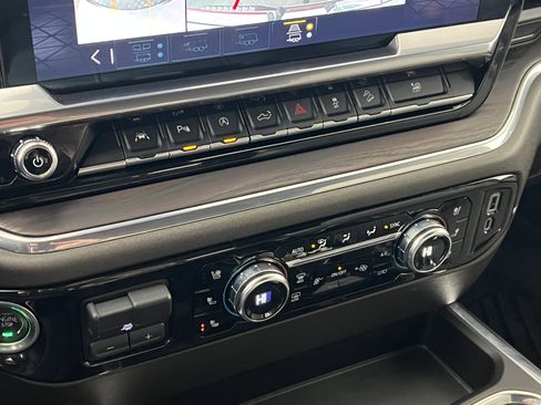 Used 2023 GMC Sierra 1500 SLT image 30