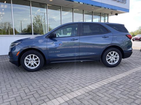 Used 2024 Chevrolet Equinox LS w/ LS Convenience Package FWD image 2