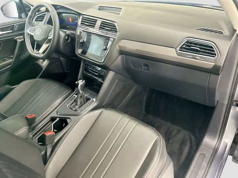 Used 2024 Volkswagen Tiguan SE FWD image 15