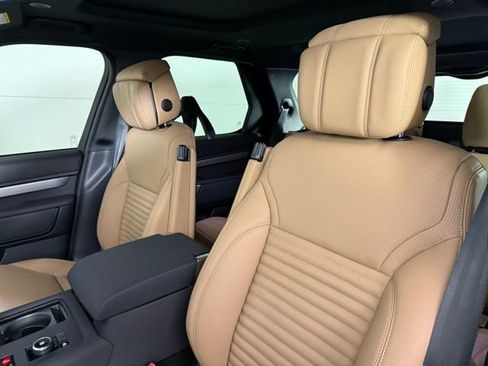 Certified 2025 Land Rover Discovery Dynamic SE image 15