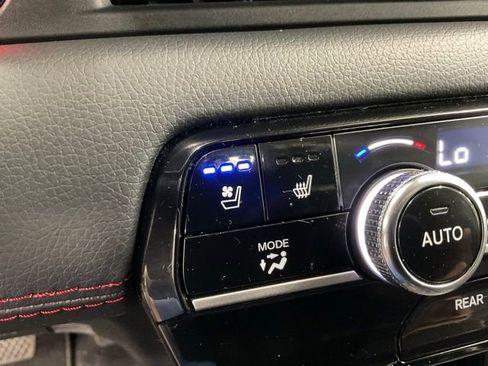 Certified 2025 Honda Pilot Black Edition image 38