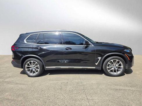 Used 2024 BMW X5 xDrive40i w/ Premium Package AWD/4WD image 2