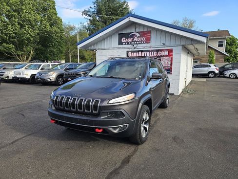 Used 2018 Jeep Cherokee Trailhawk AWD/4WD image 4