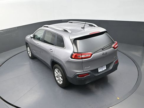 Used 2018 Jeep Cherokee Latitude w/ Safety Group image 19