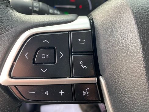 Used 2025 Toyota Sienna XLE image 29