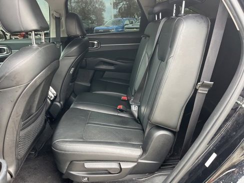Used 2022 Kia Sorento S image 23