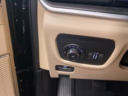Used 2024 Jeep Grand Cherokee Limited w/ Luxury Tech Group II AWD/4WD image 20