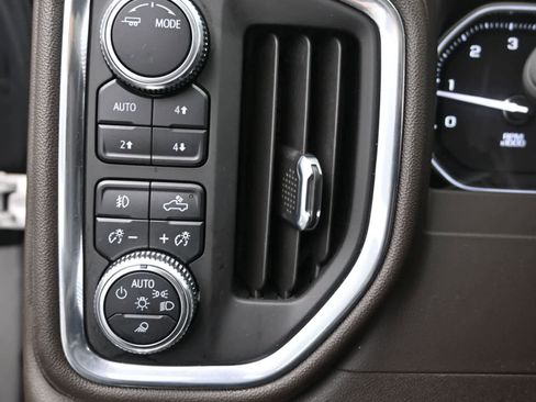 Used 2021 GMC Sierra 1500 Denali w/ Denali Premium Package AWD/4WD image 21