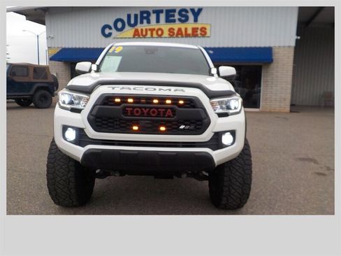 Used 2019 Toyota Tacoma TRD Off-Road image 15