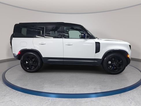 Used 2025 Land Rover Defender 110 S AWD/4WD image 4
