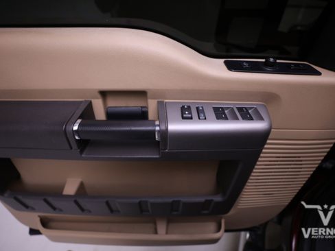 Used 2012 Ford F250 Lariat w/ Lariat Interior Pkg image 18