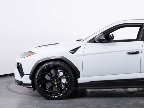 Used 2023 Lamborghini Urus Performante image 12
