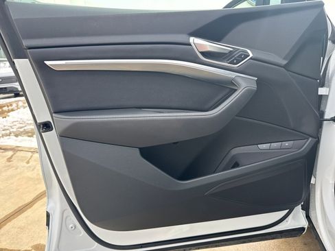 Used 2024 Audi Q8 e-tron Premium image 10