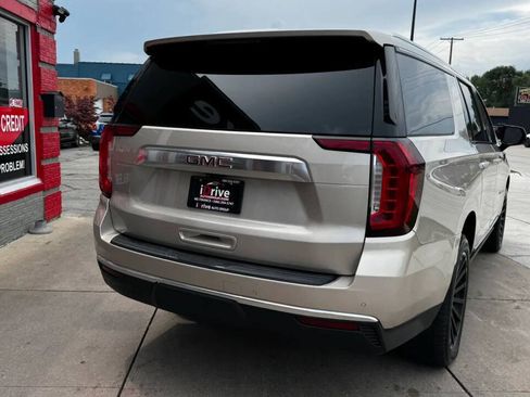Used 2021 GMC Yukon XL Denali w/ Denali Premium Package AWD/4WD image 7