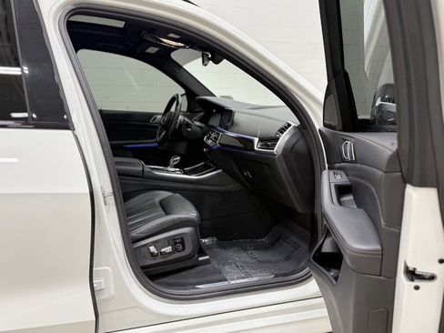 Used 2021 BMW X5 M50i w/ Executive Package image 36