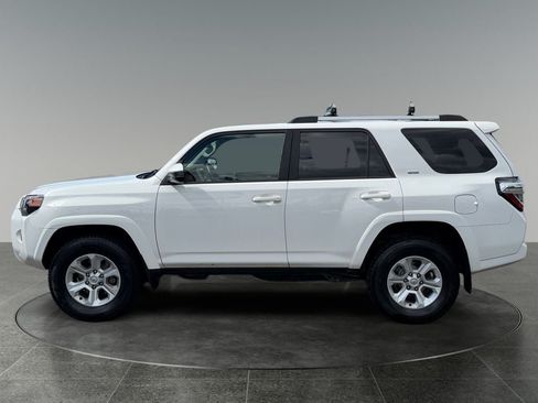 Used 2019 Toyota 4Runner SR5 AWD/4WD image 5