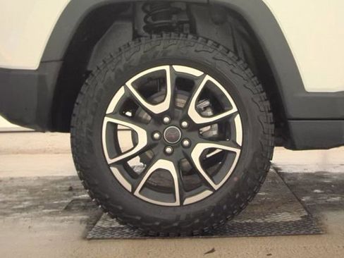 Used 2025 Jeep Compass Trailhawk image 19