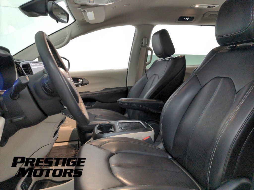 Used 2023 Chrysler Pacifica Touring-L FWD image 14
