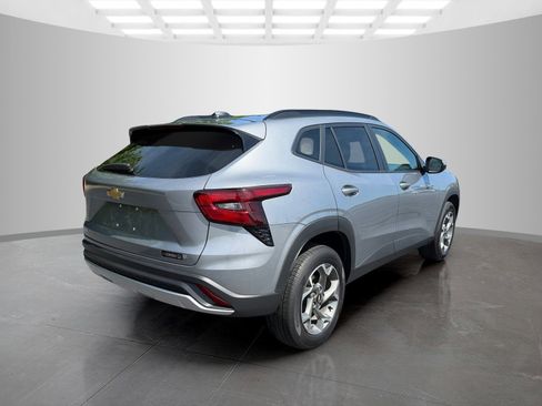 Used 2025 Chevrolet Trax LT w/ LT Convenience Package FWD image 7