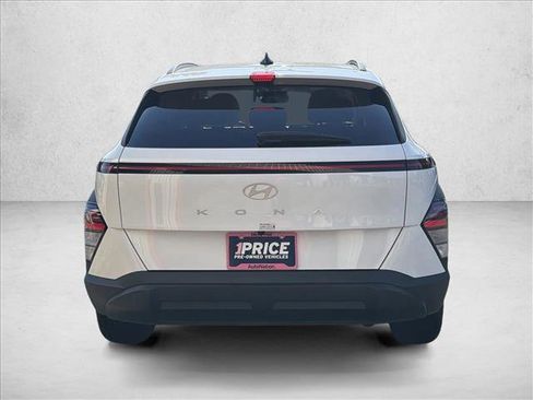 Used 2025 Hyundai Kona SEL FWD image 6