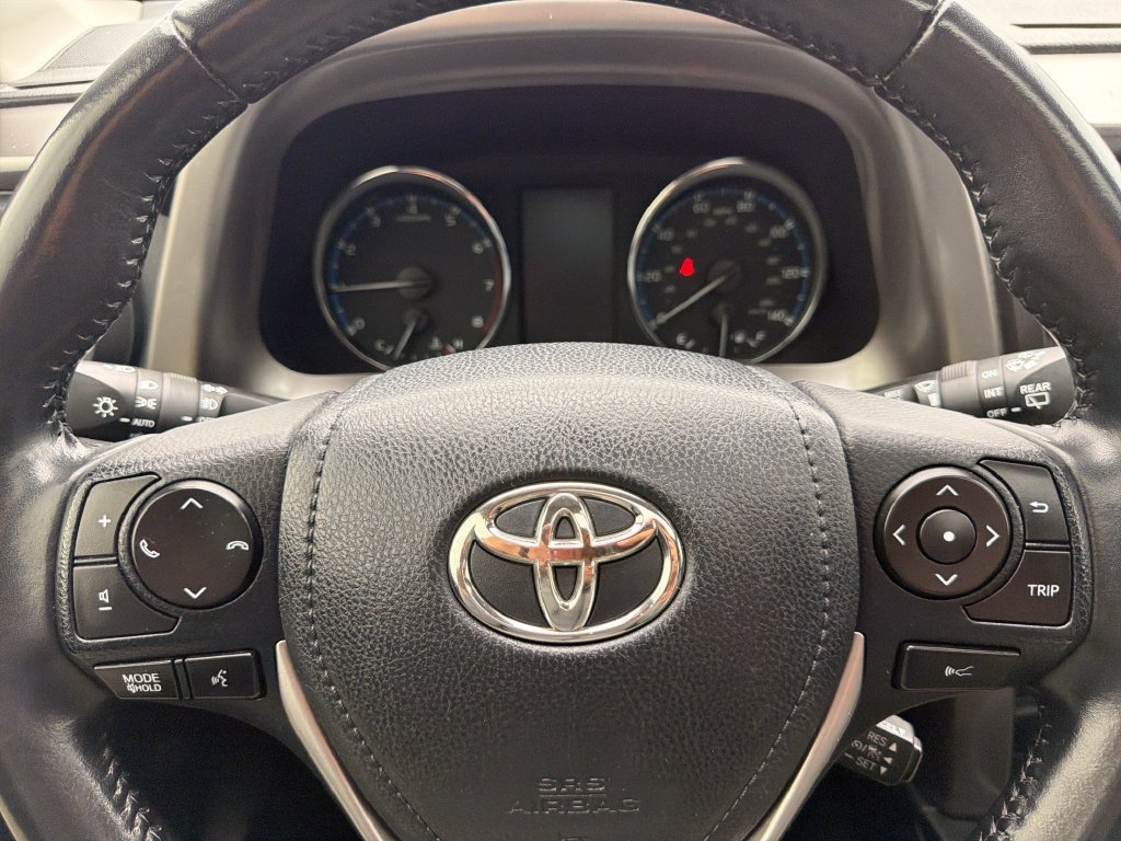 Used 2018 Toyota RAV4 Limited FWD image 33