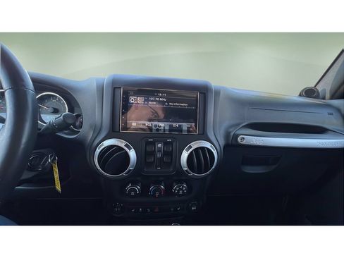 Used 2013 Jeep Wrangler Unlimited Sahara w/ Connectivity Group AWD/4WD image 17